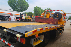 盐津附近拖车电话号码服务